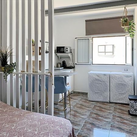Habitaciones Privadas Cerca De La Playa Y Aeropuerto En Casa Compartida Con Otros Huespedes Playa Honda  Luaran gambar