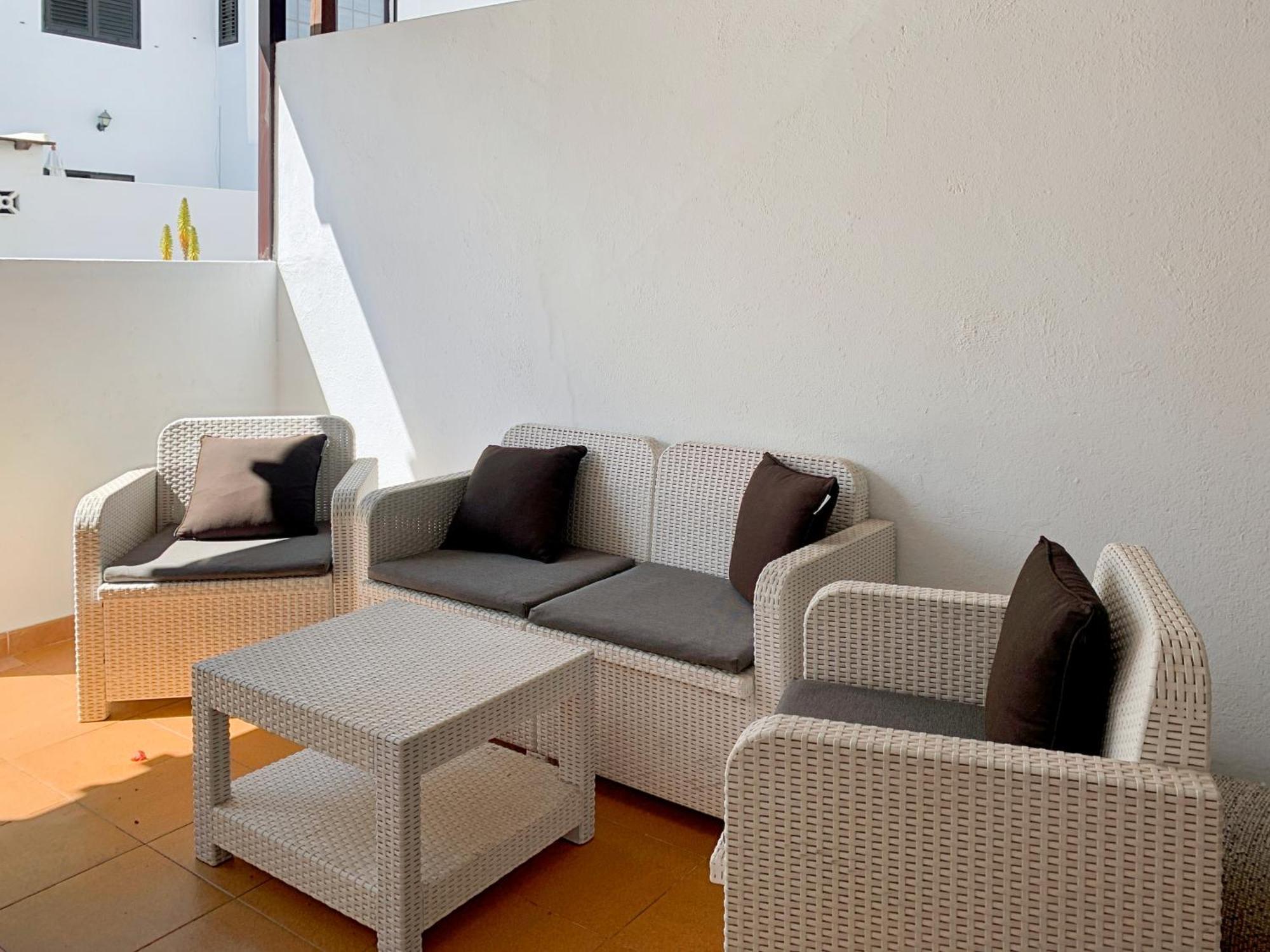 Habitaciones Privadas Cerca De La Playa Y Aeropuerto En Casa Compartida Con Otros Huespedes Playa Honda  Luaran gambar
