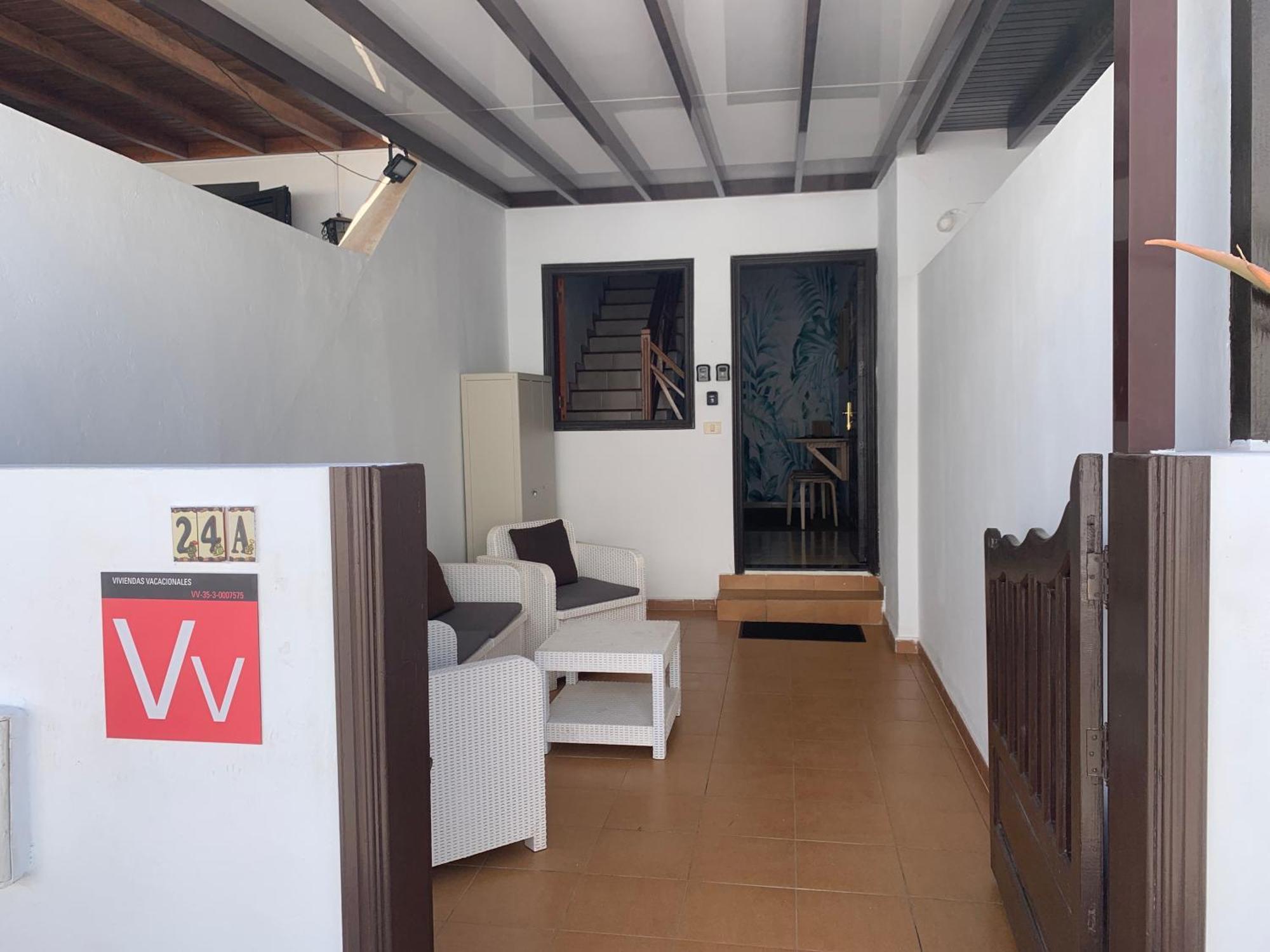 Habitaciones Privadas Cerca De La Playa Y Aeropuerto En Casa Compartida Con Otros Huespedes Playa Honda  Luaran gambar