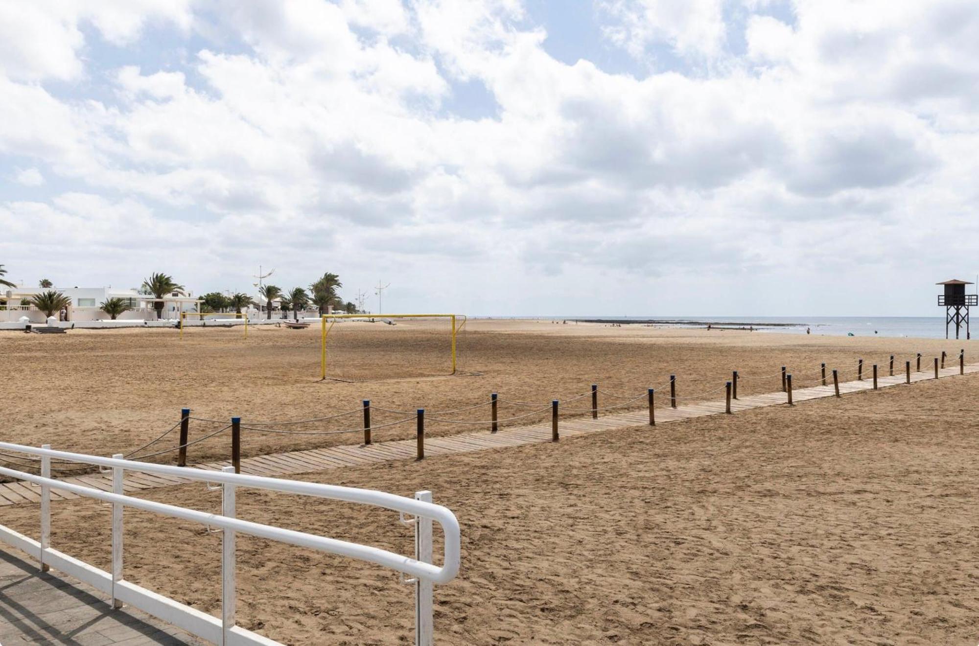 Habitaciones Privadas Cerca De La Playa Y Aeropuerto En Casa Compartida Con Otros Huespedes Playa Honda  Luaran gambar